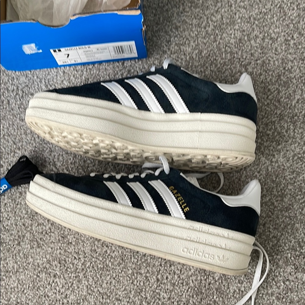 Adidas Gazelle Shoes - Picture 3 of 11